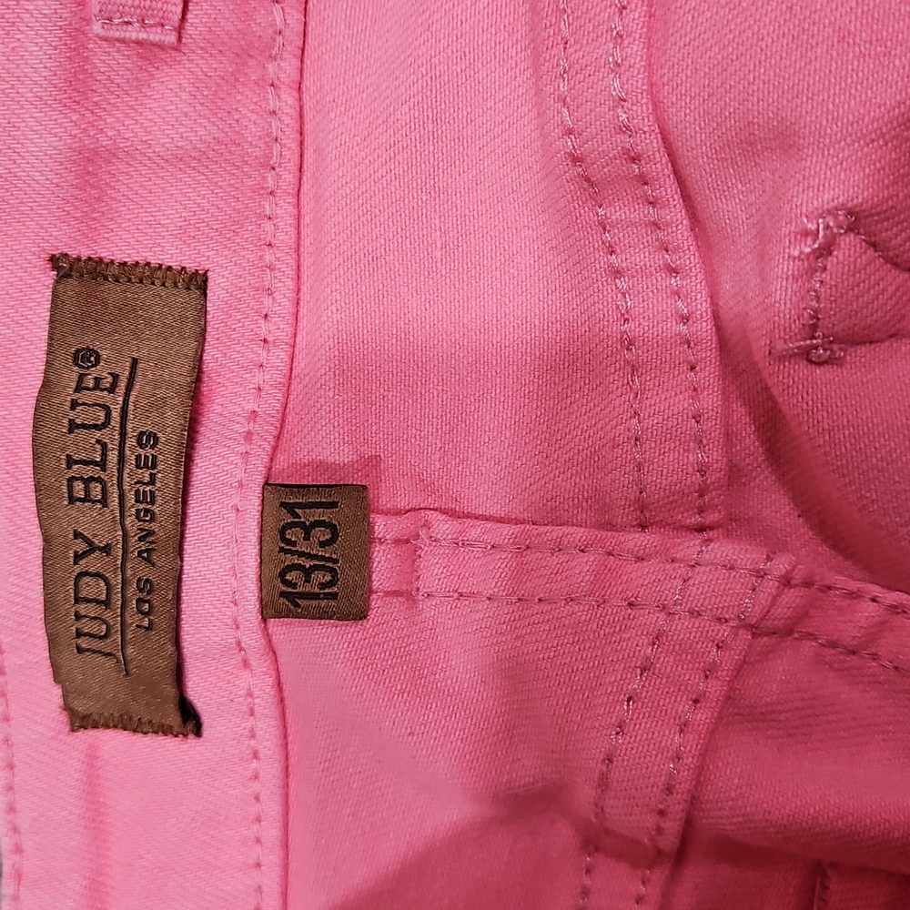 👖Judy Blue Pink Cropped Jeans - Picture 2 of 9